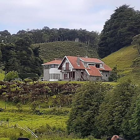 Chacara Com Wi-Fi, Churrasqueira E Lazer Em Cunha Exteriér fotografie